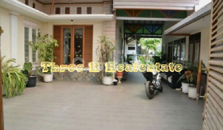 Rumah peninggalan Belanda cantik menawan harga mengagumkan Rumah peninggalan Belanda cantik menawan harga mengagumkan