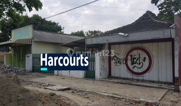 Rumah pinggir jalan adi sucipto jajar solo.. 1