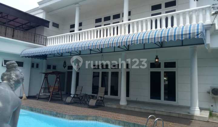 Rumah mewah murah ada kolam renang di Permata Hijau