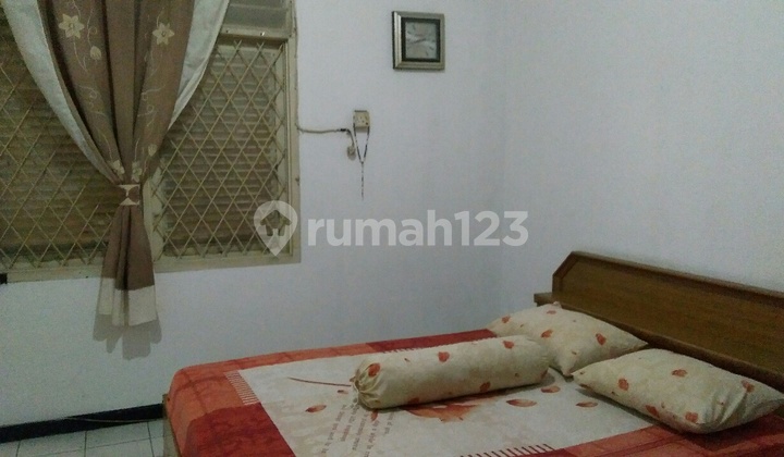 Rumah dengan gaya arsitek belanda 2