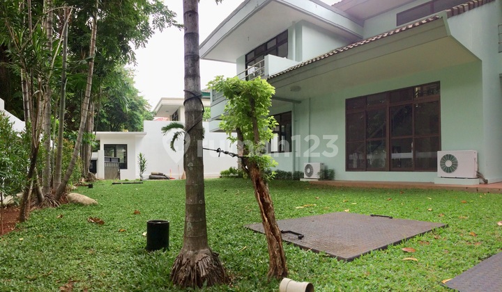 Rumah Cerah yang Indah dengan Taman Hijau Ajh06088 1