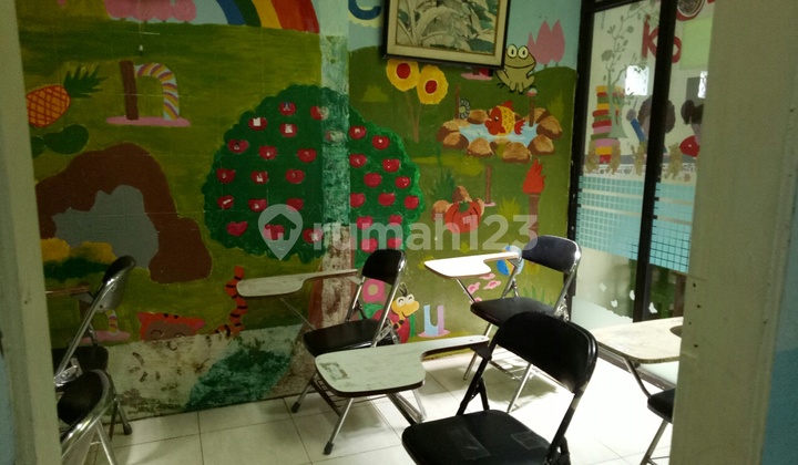 kamar tidur di  rumah di kompleks inkopad,