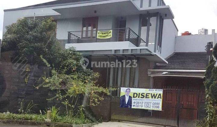 Rumah Nyaman Bernuansa Artistik di Babakan Jeruk, Bandung