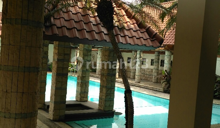 Rumah besar di area elit di Pondok Indah Rumah besar di area elit di Pondok Indah
