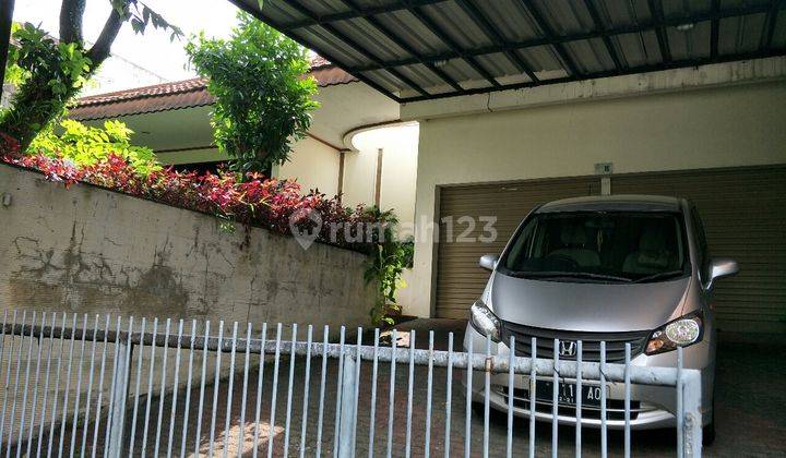 rumah cantik strategis di villa duta 1