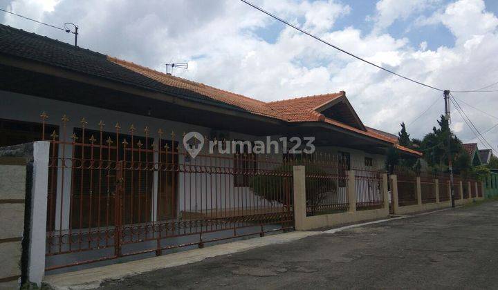 RUMAH MENARIK !!Rumah Nya Yang Lebar Dengan Halaman Rumah Nya Yang Luas di Kawasan Cicukang Indah !! 1