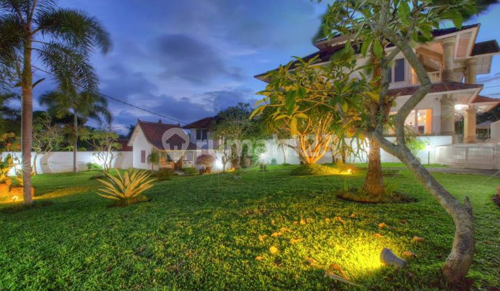 Rumah mewah style kolonial di Ungasan Bali (EMPV0061) 2