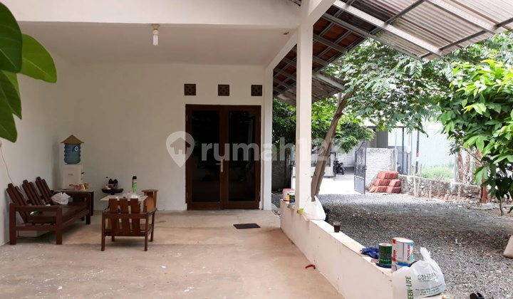 Rumah 1 lt halaman luas 2