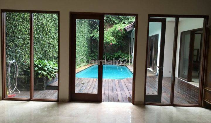 Mewah, Terawat, Semi Furnished di Kemang Dalam, Cocok Untuk Expat 2