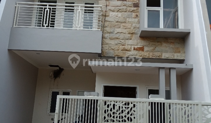 Rumah baru cantik 2.5 lantai lihat langsung suka krn design elegant tiada 2 nya Rumah baru cantik 2.5 lantai lihat langsung suka krn design elegant tiada 2 nya