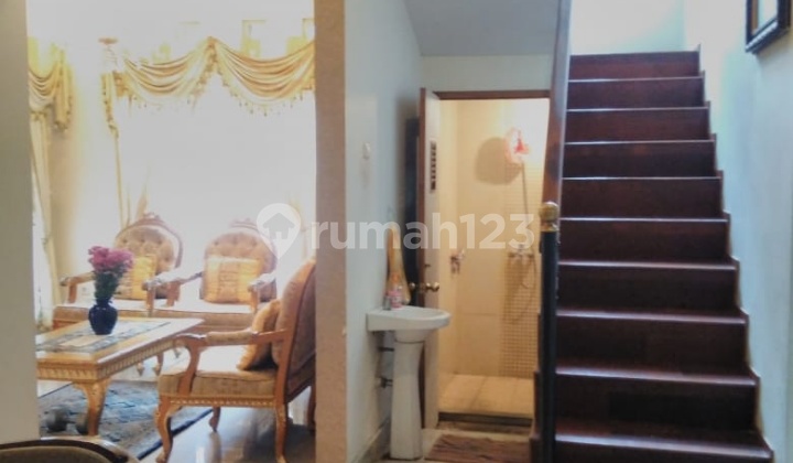 RUMAH MEWAH DAN MEGAH DI CONDONGCATUR  DEKAT KAMPUS UGM DAN KAMPUS  UII 2