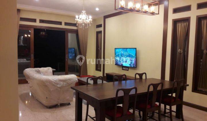 Rumah Mewah Dikawasan Cisitu + Kolam Renang  Full Furnis 1