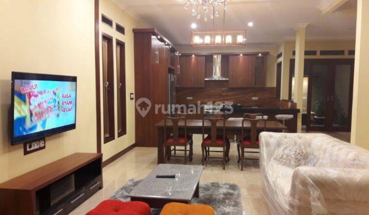 Rumah Mewah Dikawasan Cisitu + Kolam Renang  Full Furnis 2