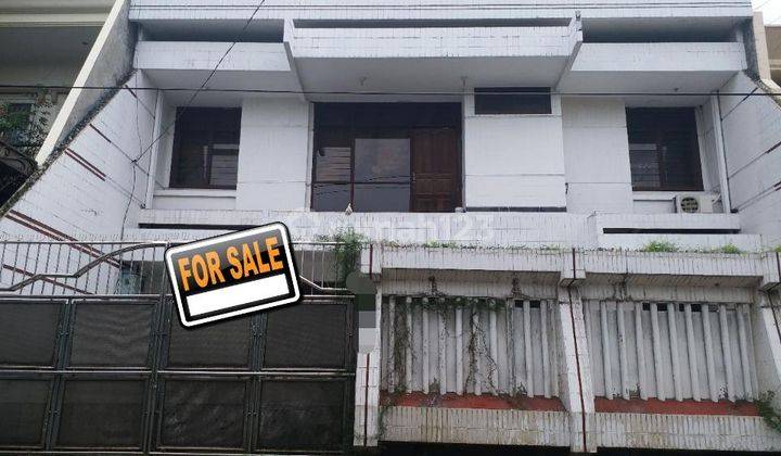 Rumah second 2 lantai kondisi perlu renov di Manyar Kertoarjo, Surabaya 1