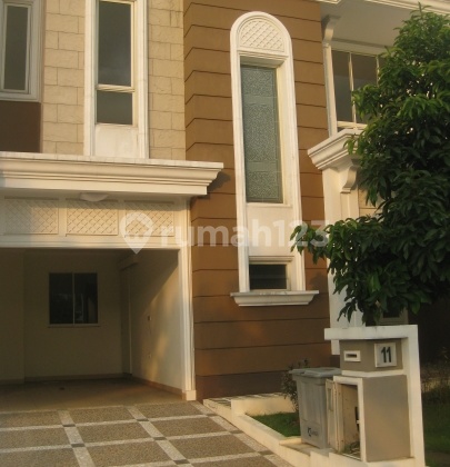 Luxurious and beautiful ready-to-occupy house in Cluster Flamingo, The Spring Summarecon Gading Serpong. 2