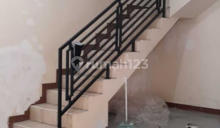 Rumah Siap Huni Dikontrakkan di Tanjung Duren Selatan Jakarta Rumah Siap Huni Dikontrakkan di Tanjung Duren Selatan Jakarta