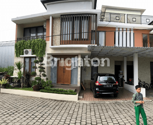 Beautiful two-story house, fully furnished, one gate system, very close to Renon in Tukad Batanghari 1