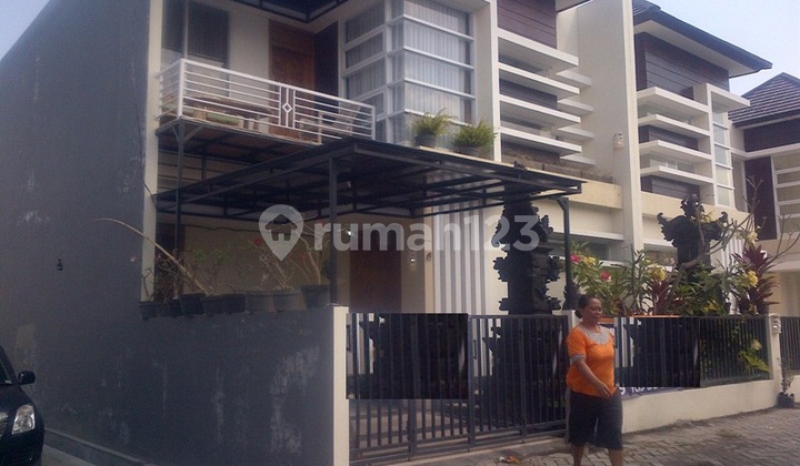 Rumah Strategis Minimalis Marllboro Dekat Kerobokan Badung Bali