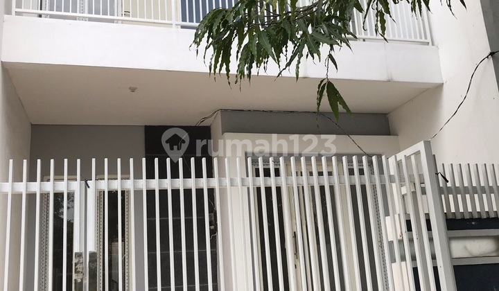 Rumah baru minimalis 2 lantai Nirwana Eksekutif Surabaya