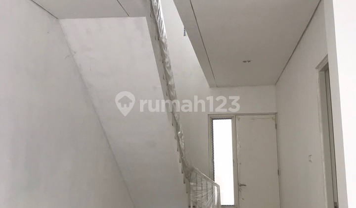 Rumah baru minimalis 2 lantai Nirwana Eksekutif Surabaya 2