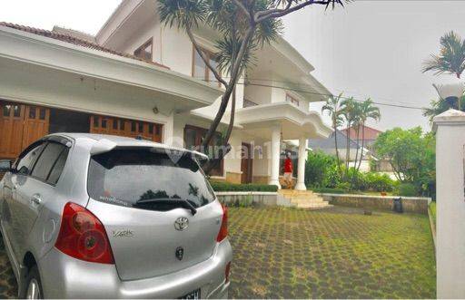 Stand Alone House Surrounded By Garden In Kemang Selatan Ajh04072 1