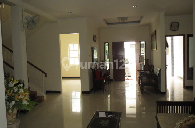 Minimalist House in Legenda Wisata Cibubur 2
