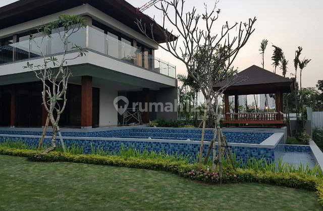 Rumah Mewah Long Golf View + Lake View Graha Family Blok W 55m 1