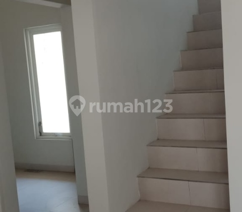 Rumah luar biasa mengagumkan di jalan bunga dekat Suhat dan Kampus UB harga menawan. Rumah luar biasa mengagumkan di jalan bunga dekat Suhat dan Kampus UB harga menawan.