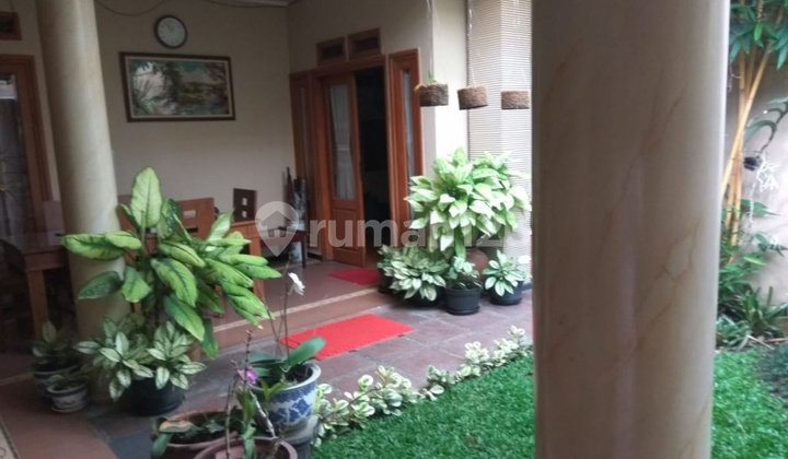 Special, nice, and spacious luxury house in Sawojajar is discounted. 2