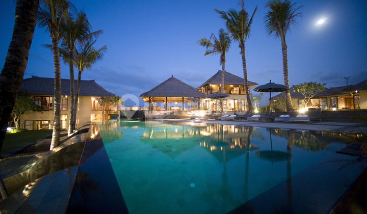 Freehold Luxury Ocean Front Villa in Canggu 2
