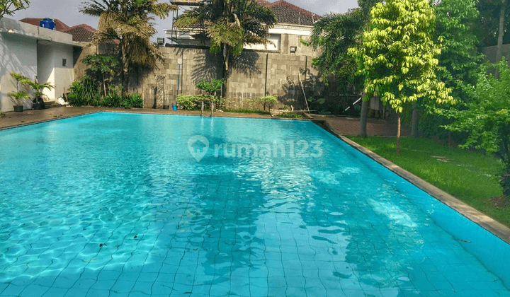 Rumah dalam cluster jl Deplu Raya 1 menit ke pondok indah , developer Intiland,  7 menit ke PIM,  Dekat ke  Dalam Cluster Tenang dan Asri, Semi Furnish, ada Club House dan Pool  2