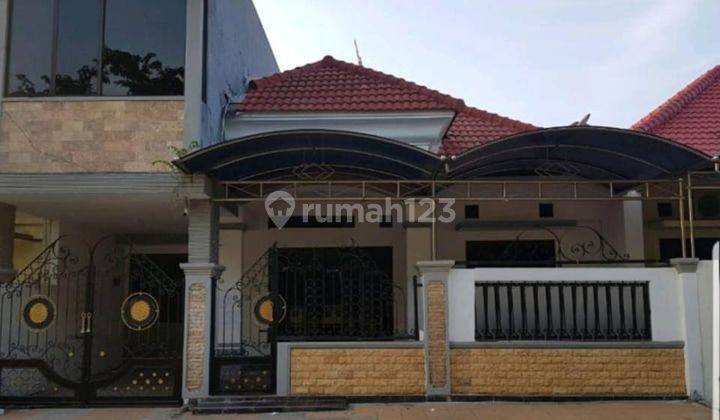 Rumah dengan kawasan aman free kitchen set &amp; AC Pantai Mentari, Surabaya 1