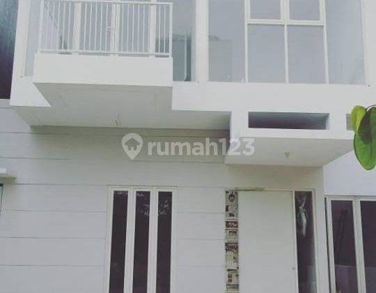 Rumah modern minimalis kondisi siap huni di Royal Residence, Surabaya 1