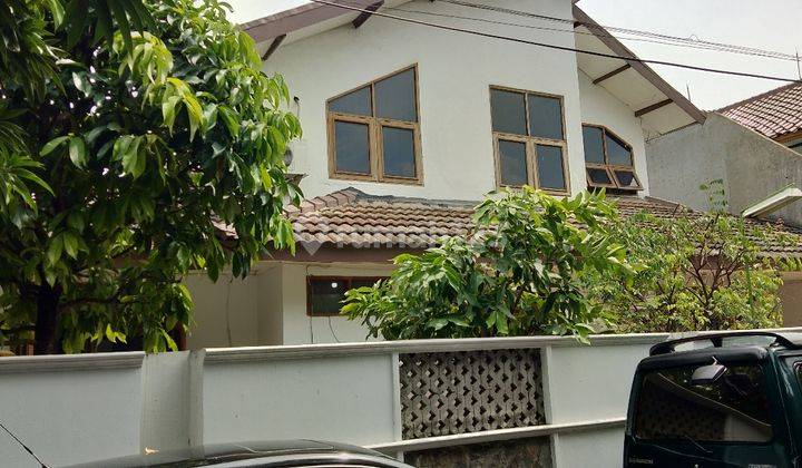 rumah hook 2 lantai luas dan nyaman utk keluarga 1