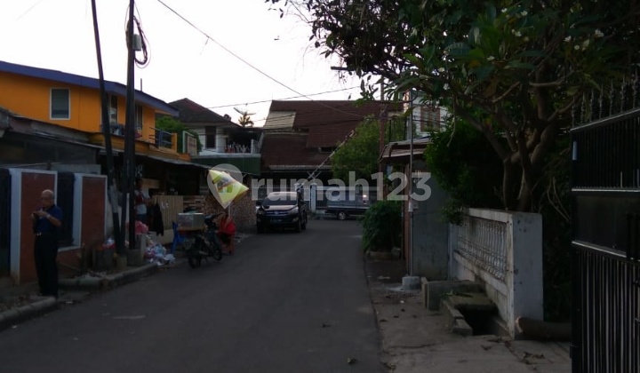 House in Puri Indah, land area included... the cheapest in its class. 2