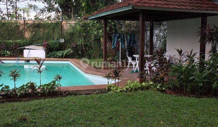 Rumah dengan kolam renang di Pondok Indah 1