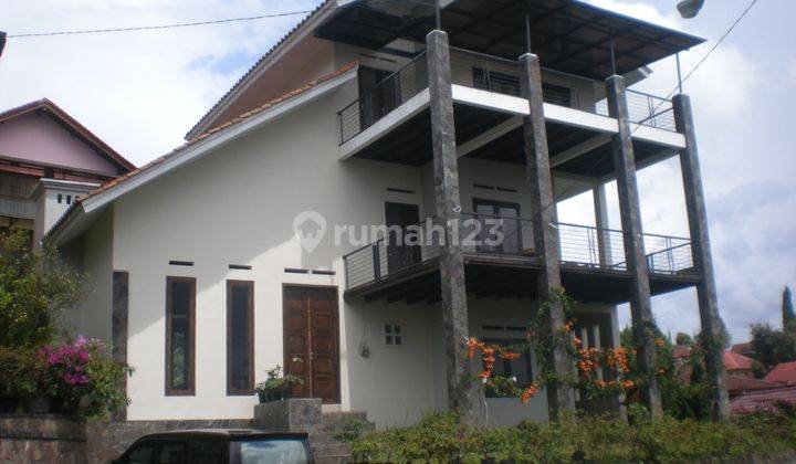 Dijual Villa 3 lantai di Villa Istana Bunga Lembang Bandung 1