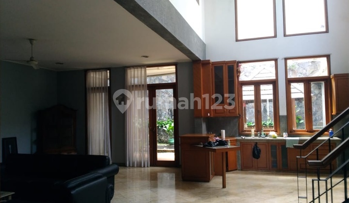 Rumah siap huni di komplek geger kalong