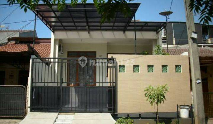 Rumah Bagus Siap Huni. Depan Taman 1