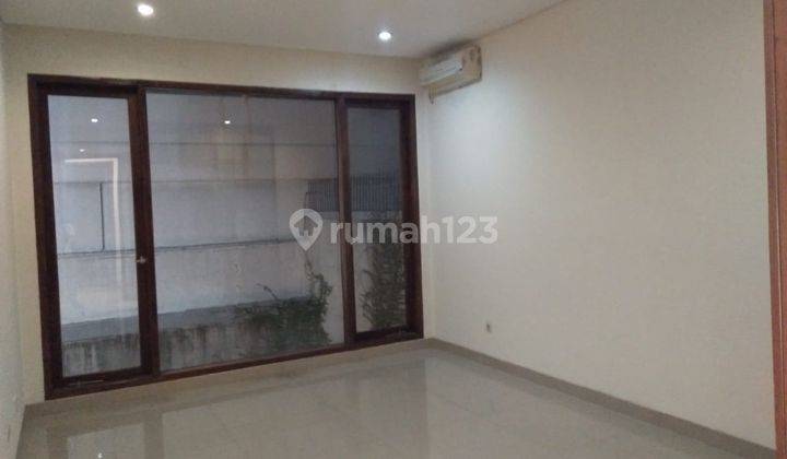 Rumah di Daerah Kebayoran Baru, Jakarta Selatan, Pool. 5 Kamar 1