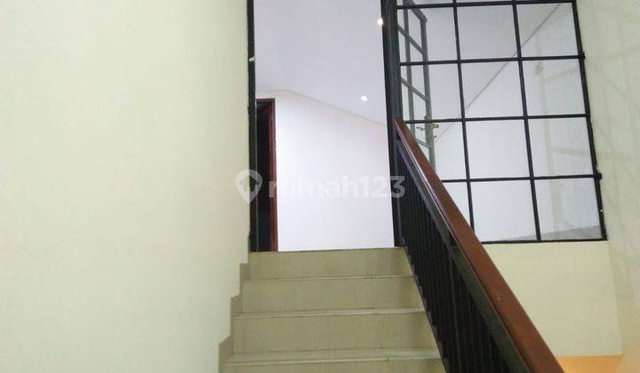 Rumah di Daerah Kebayoran Baru, Jakarta Selatan, Pool. 5 Kamar 2