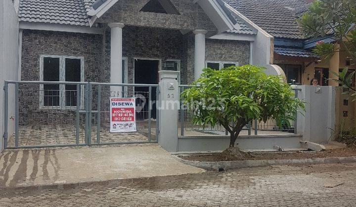 Rumah siah huni dengan fasilitas full furnish di Cluster Cendana Taman Royal, Tangerang 2