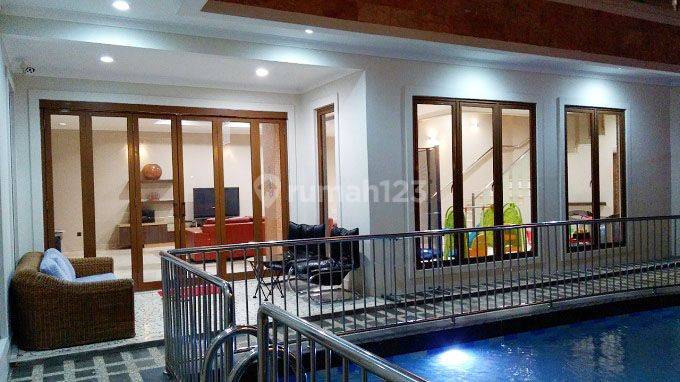 Di jual rumah dengan kolam renang, lokasi ancol, komplek elite! 1