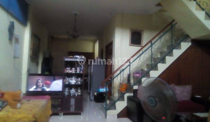 Turun harga - Rumah 2 lantai bisa untuk dagang di perumnas 1 2