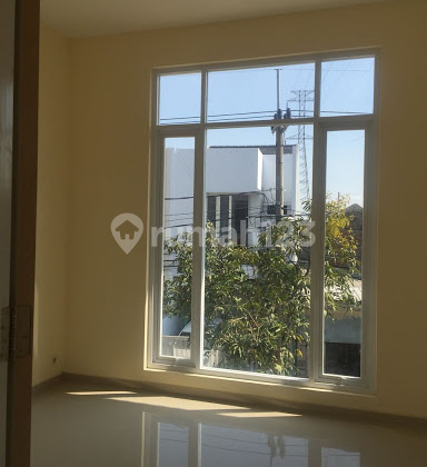 Rumah 2lantai Siap Huni PlosoTimur