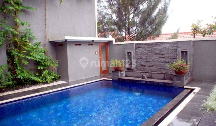 Rumah villa cantik mewah ada kolam renang 2