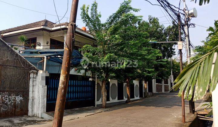 Rumah 2 Lantai di Kebayoran Lama LT 344 m 2 (Hitung Tanah 18 juta / meter), Akses jalan 3 Mobil, Dekat ke Jalan Raya Permata Hijau 2