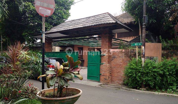 Miliki rumah hitung tanah hoek depan taman 1