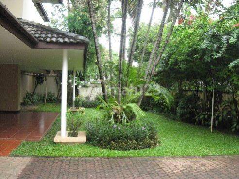 Rumah Jl Manunggal Juang Cipete, Jakarta Ada Kolam Renang Dalam ST-R126 2