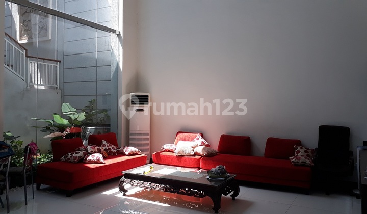 Luxury 2-Story House on Raya Dharmahusada Indah, Includes Swimming Pool 2